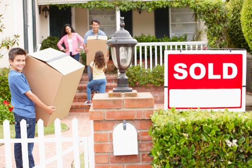 Local moving team handling access challenges in Richmond